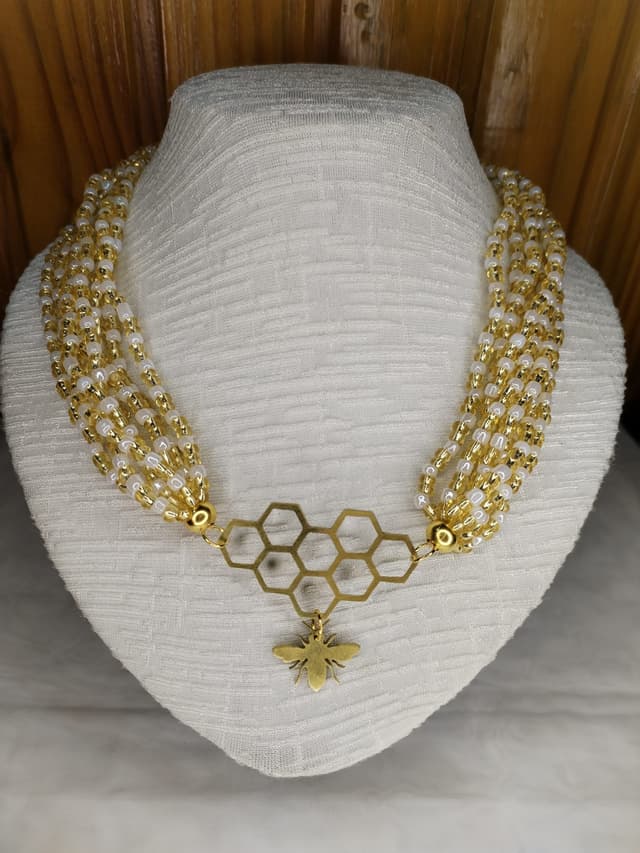 thumbnail of Collares