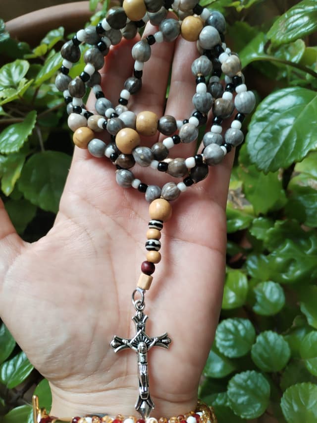 thumbnail of Rosarios de Lágrima de Virgen para Preto Velho
